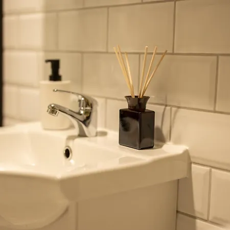 Modern - New Fully Equipped Apartment *